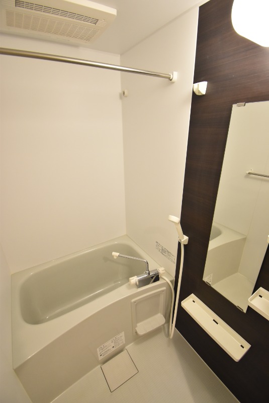 ��ʌ������s�h���R���ڂ̃A�p�[�g�̃o�X