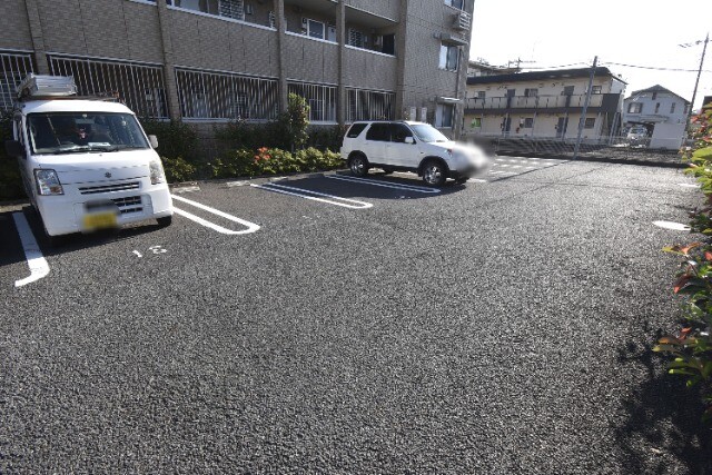 ��ʌ��������܎s��{��O���S���ڂ̃A�p�[�g�̒��ԏ�