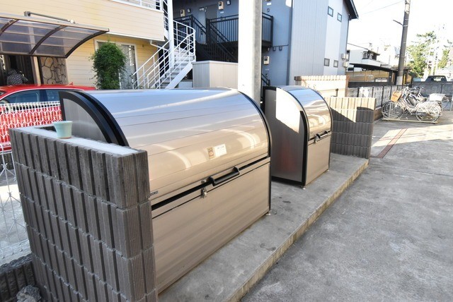 ��ʌ������s�h���R���ڂ̃A�p�[�g�̂��̑�