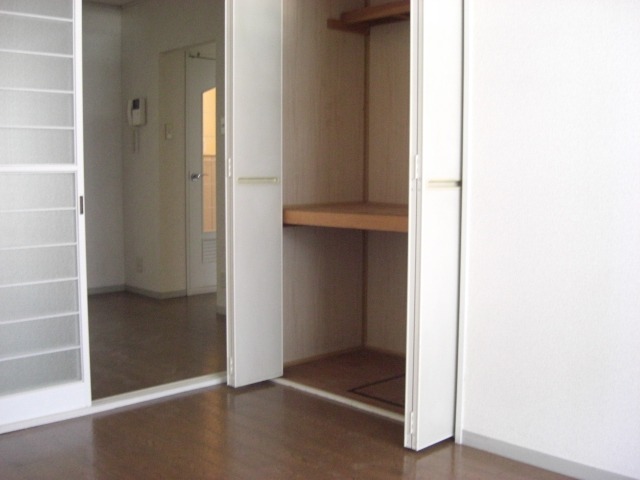 ��ʌ�����s������U���ڂ̃A�p�[�g�̋��ԁE���r���O