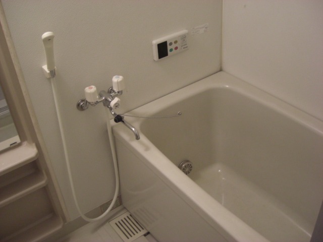 ��ʌ�����s������U���ڂ̃A�p�[�g�̃o�X