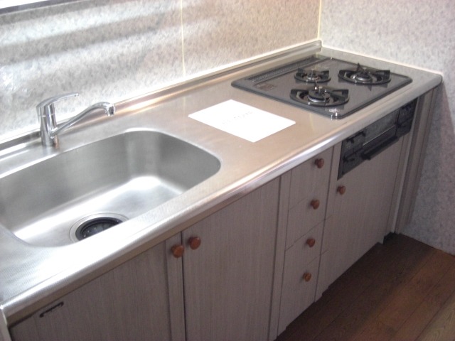 ��ʌ�����s������U���ڂ̃A�p�[�g�̃L�b�`��