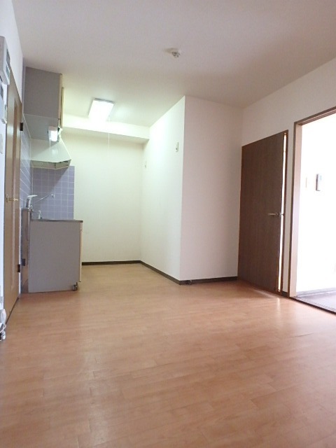 ��ʌ��������܎s�k��y�C���Q���ڂ̃}���V�����̋����E���r���O