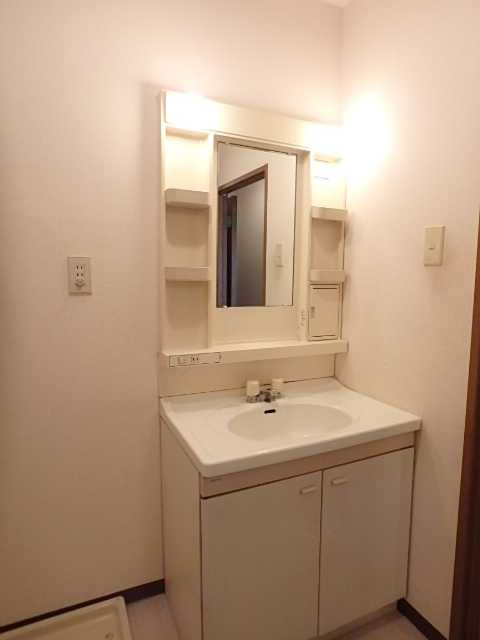 ��ʌ��������܎s�k��y�C���Q���ڂ̃}���V�����̐��ʏ�