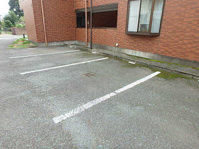 ��ʌ��������܎s�k��y�C���Q���ڂ̃}���V�����̒��ԏ�