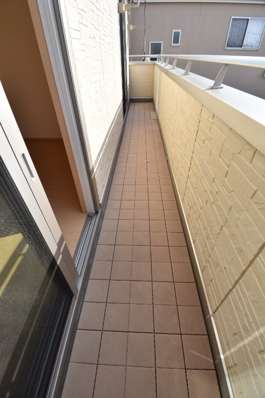 ��ʌ��������܎s������厚�䑠�̃A�p�[�g�̃o���R�j�[