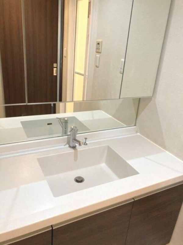 ��ʌ��������܎s�Y�a���ՂX���ڂ̃}���V�����̐��ʏ�