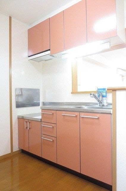 ��ʌ������s�V�����X���ڂ̃A�p�[�g�̃L�b�`��