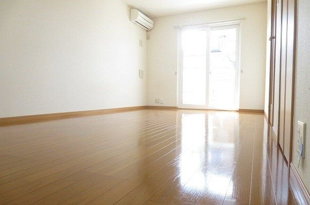 ��ʌ������s�V�����X���ڂ̃A�p�[�g�̂��̑������E�X�y�[�X