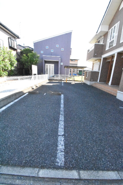 ��ʌ������s�V�����X���ڂ̃A�p�[�g�̒��ԏ�