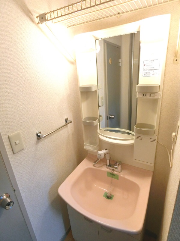 ��ʌ�����s�厚���s�̃A�p�[�g�̐��ʏ�