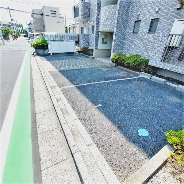 ��ʌ��������܎s�΋擌�Y�a�T���ڂ̃}���V�����̒��ԏ�