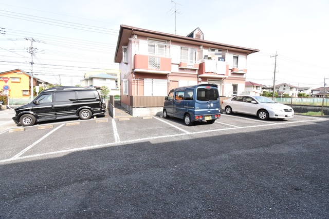 ��ʌ��@�c�s���V�h�T���ڂ̃A�p�[�g�̒��ԏ�