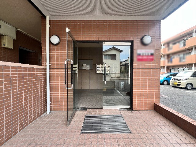 ��ʌ��������܎s��΋�㗢�Q���ڂ̃}���V�����̃G���g�����X