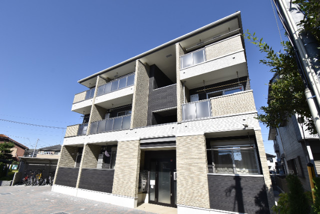 ��ʌ��������܎s����厚�_�c�̃A�p�[�g�̌����O��