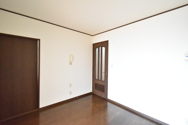 ��ʌ��������܎s���厚�~�����̃A�p�[�g�̋����E���r���O