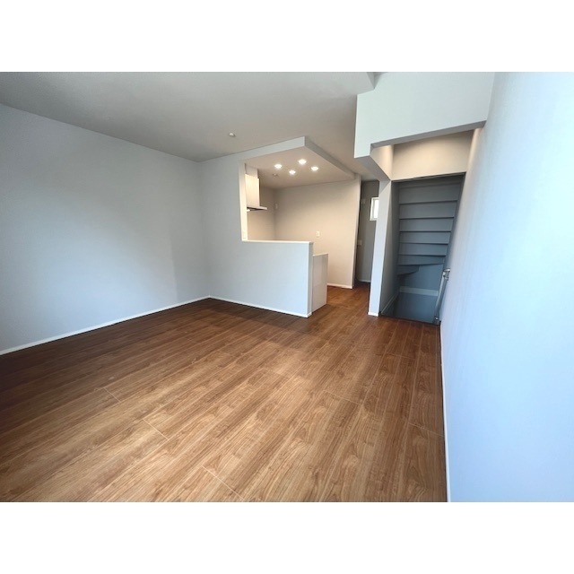 ��ʌ��������܎s�����擌��{�U���ڂ̃^�E���n�E�X�̋��ԁE���r���O