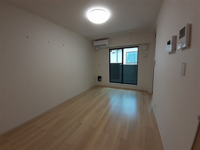 ��ʌ������s�V�P���̃A�p�[�g�̋��ԁE���r���O