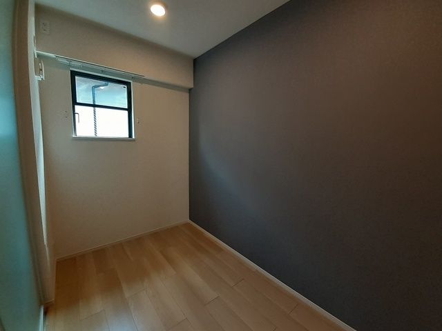 ��ʌ������s�V�P���̃A�p�[�g�̂��̑������E�X�y�[�X