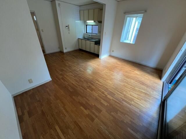 ��ʌ��z�J�s��h���P���ڂ̃e���X�n�E�X�̋��ԁE���r���O