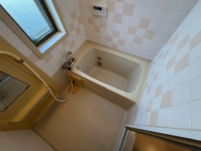 ��ʌ��z�J�s��h���P���ڂ̃e���X�n�E�X�̃o�X