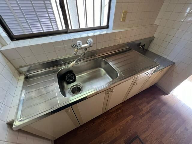 ��ʌ��z�J�s��h���P���ڂ̃e���X�n�E�X�̃L�b�`��