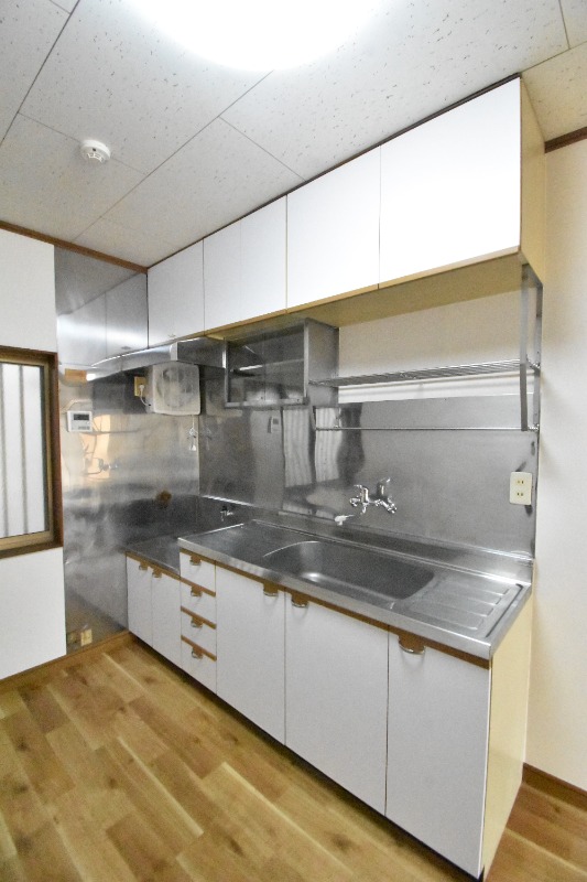 ��ʌ��������܎s��΋���q�T���ڂ̃A�p�[�g�̃L�b�`��