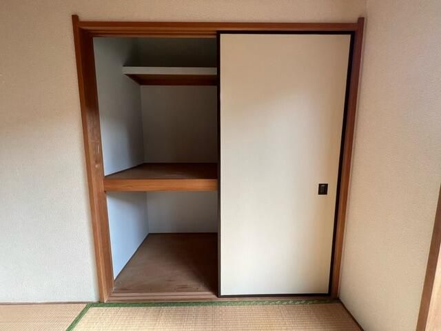 ��ʌ��z�J�s��h���P���ڂ̃e���X�n�E�X�̎��[