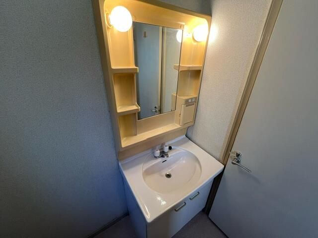 ��ʌ��z�J�s��h���P���ڂ̃e���X�n�E�X�̐��ʏ�