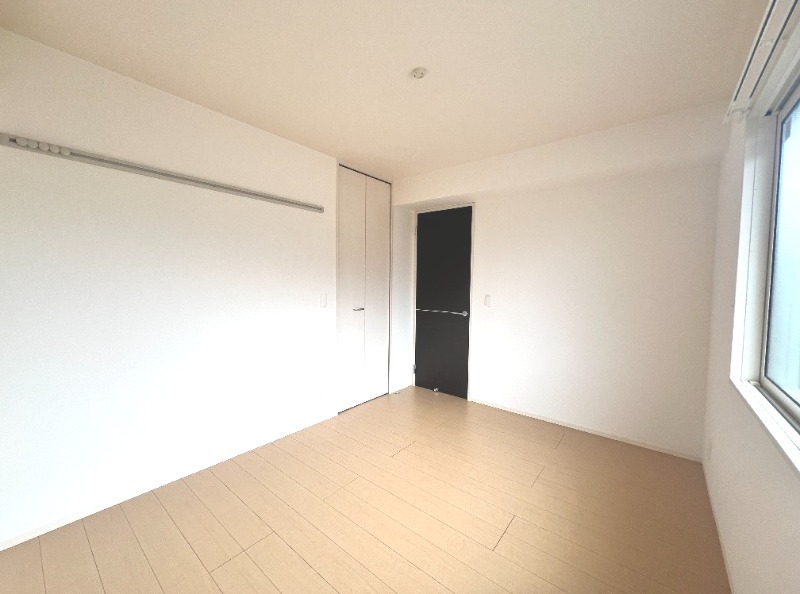 ��ʌ�����s�厚���s�̃A�p�[�g�̐Q��