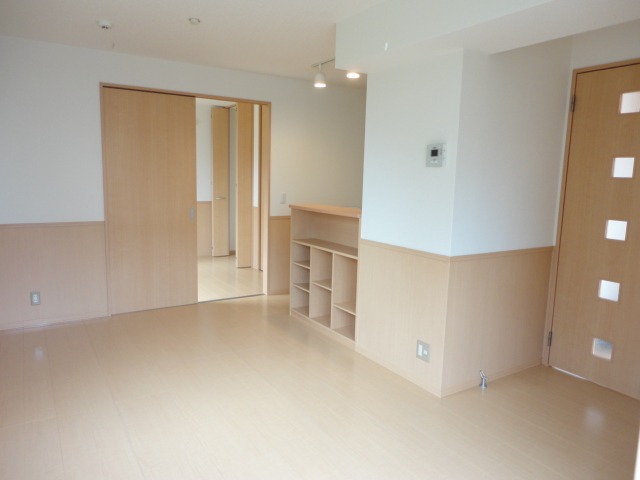 ��ʌ��������܎s��{��㏬���̃A�p�[�g�̋��ԁE���r���O