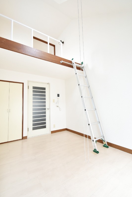 ��ʌ��������܎s��{��听���R���ڂ̃A�p�[�g�̋��ԁE���r���O