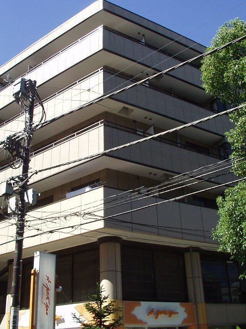 ��ʌ��������܎s��{��{���Q���ڂ̃}���V�����̌����O��