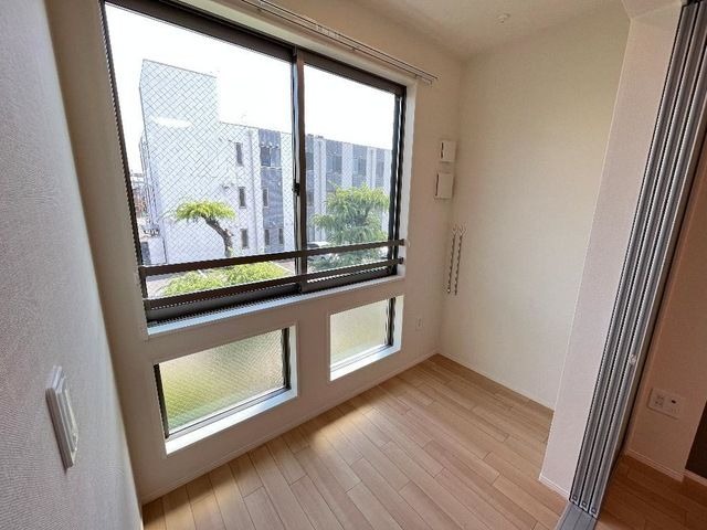 ��ʌ�����s�厚�����̃A�p�[�g�̃o���R�j�[