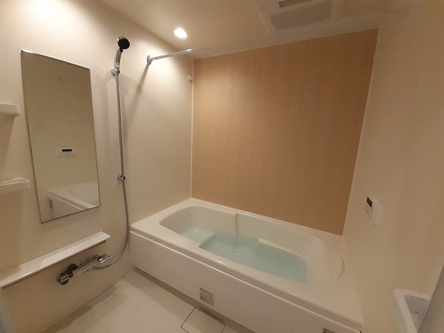 ��ʌ������s���h�P���ڂ̃A�p�[�g�̃o�X