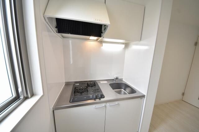 ��ʌ��������܎s�k�捡�H���̃A�p�[�g�̃L�b�`��