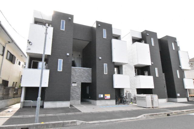 ��ʌ��������܎s�k�捡�H���̃A�p�[�g�̌����O��