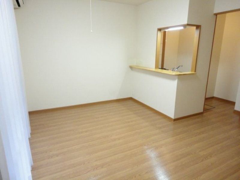 ��ʌ�����s�����Q���ڂ̃A�p�[�g�̋��ԁE���r���O