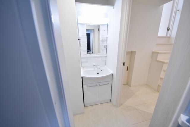 ��ʌ��������܎s�k�捡�H���̃A�p�[�g�̐��ʏ�