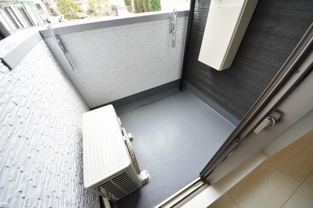 ��ʌ��������܎s�k�捡�H���̃A�p�[�g�̃o���R�j�[