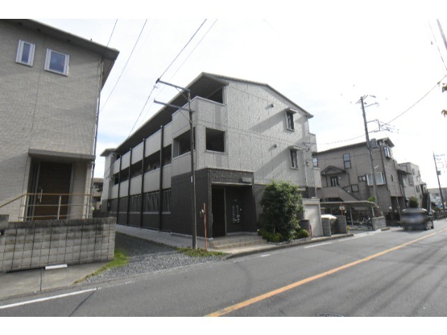 ��ʌ�����s�����Q���ڂ̃A�p�[�g�̌����O��