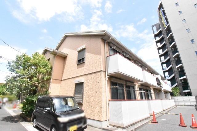 ��ʌ��z�J�s���������̃A�p�[�g�̌����O��