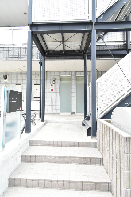 ��ʌ������s�h���R���ڂ̃}���V�����̃G���g�����X