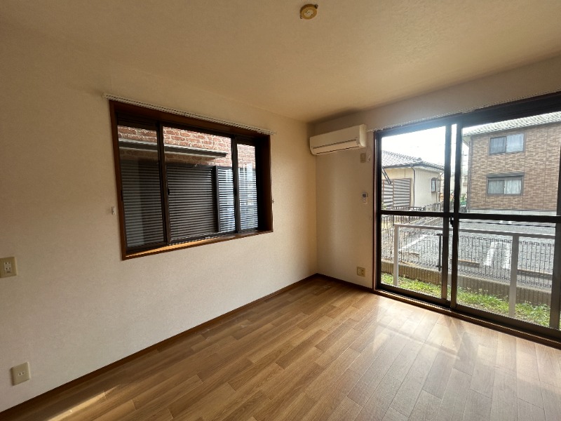 ��ʌ��s�c�s����S���ڂ̃A�p�[�g�̋����E���r���O