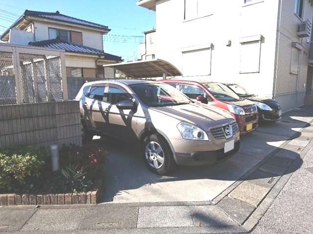 ��ʌ��z�J�s�����P���ڂ̃A�p�[�g�̒��ԏ�