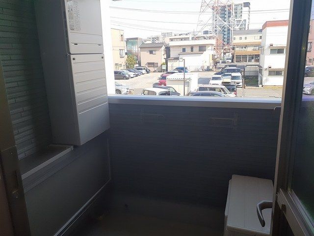 ��ʌ�����s������S���ڂ̃A�p�[�g�̃o���R�j�[