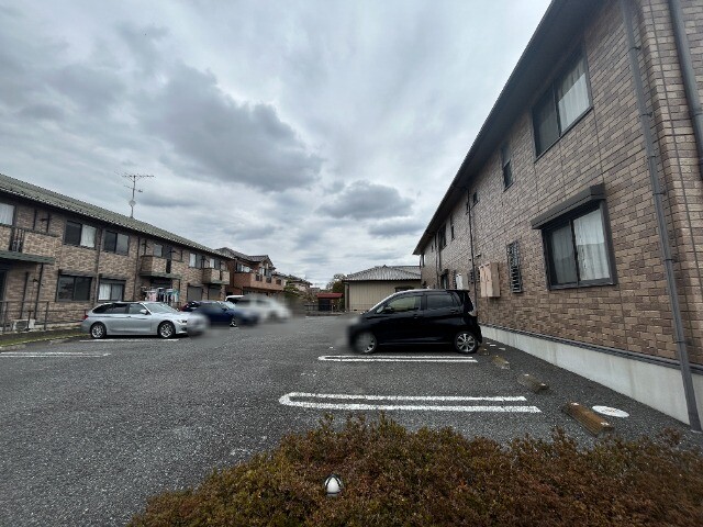 ��ʌ��s�c�s����S���ڂ̃A�p�[�g�̒��ԏ�