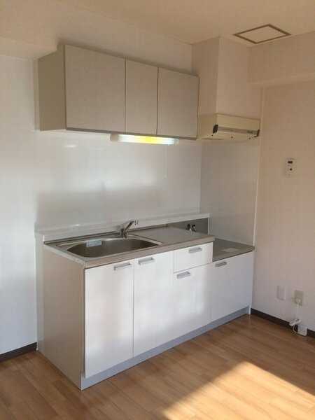 ��ʌ��������܎s��΋擌��΂T���ڂ̃}���V�����̃L�b�`��