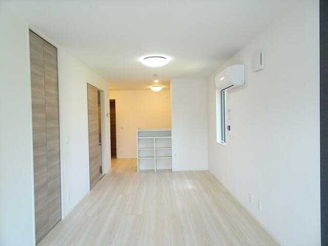 ��ʌ��z�J�s���C�N�^�E���Q���ڂ̃A�p�[�g�̋��ԁE���r���O