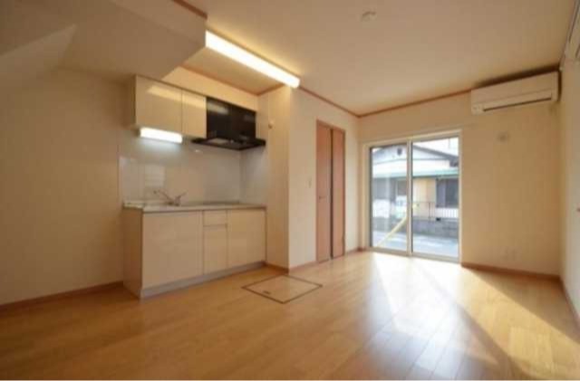 ��ʌ��������܎s�k��{�����̃e���X�n�E�X�̋��ԁE���r���O